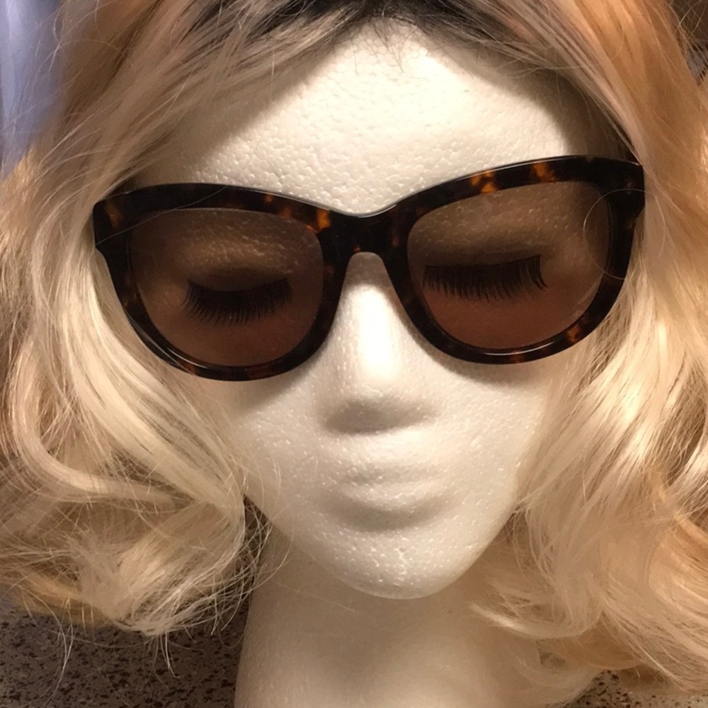 Tortoise Shell Sunglasses 😎103